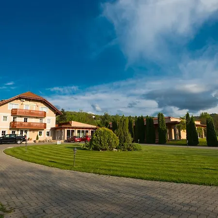Honti Wellness Es Konferencia Szalloda Hotel